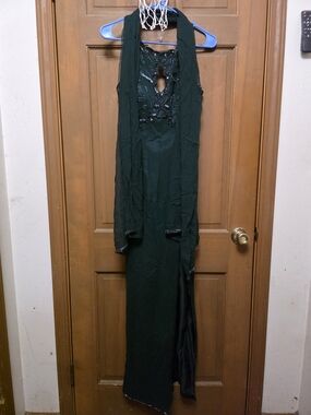 Elegant Dark Green Beaded Evening Dress